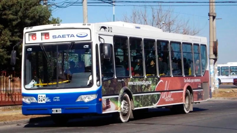 Un colectivo de la línea 6B fue el escenario del salvaje ataque. Foto:  Salta Comparativa.