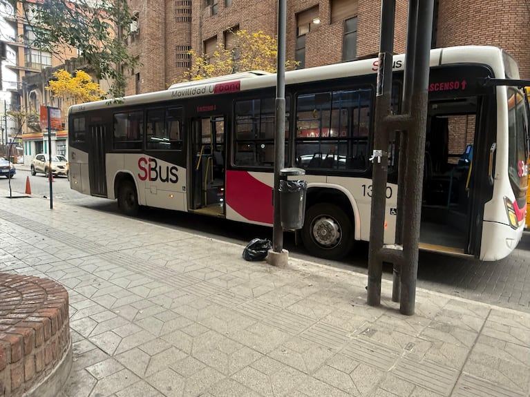 Un colectivo de SiBus le aplastó el pie apenas se bajó y tuvieron que amputarla