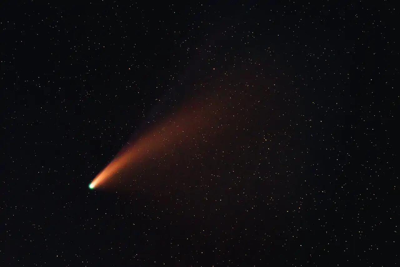 Un cometa se aproxima a la Tierra.