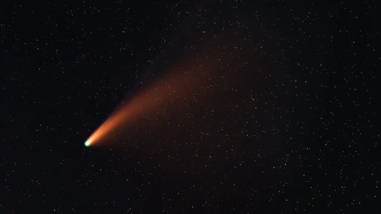 Un cometa se aproxima a la Tierra.