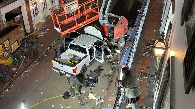 Un conductor atropelló y mató al menos a diez personas en Nueva Orleans. (Foto: X/@WAFB)