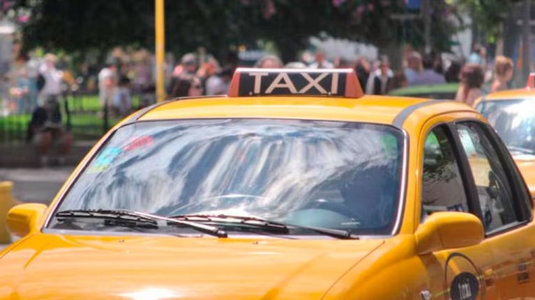 Un conductor de taxi detenido en Córdoba tras intentar escapar de un control.