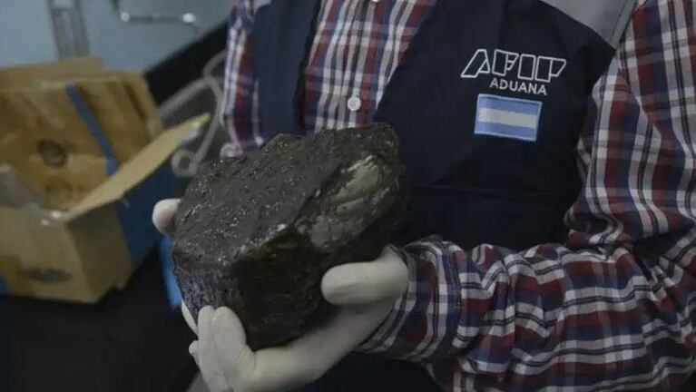 Un cordobés intentó ingresar con un meteorito de contrabando desde Chile