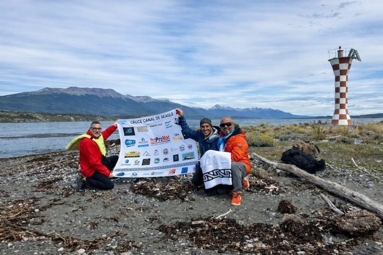 Un coscoíno cruzó ida y vuelta el Canal Beagle y se transformó el primer cordobés en hacerlo.