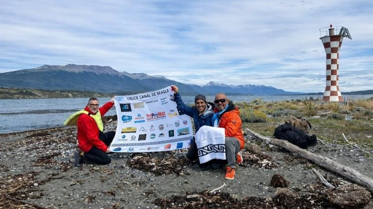 Un coscoíno cruzó ida y vuelta el Canal Beagle y se transformó el primer cordobés en hacerlo.