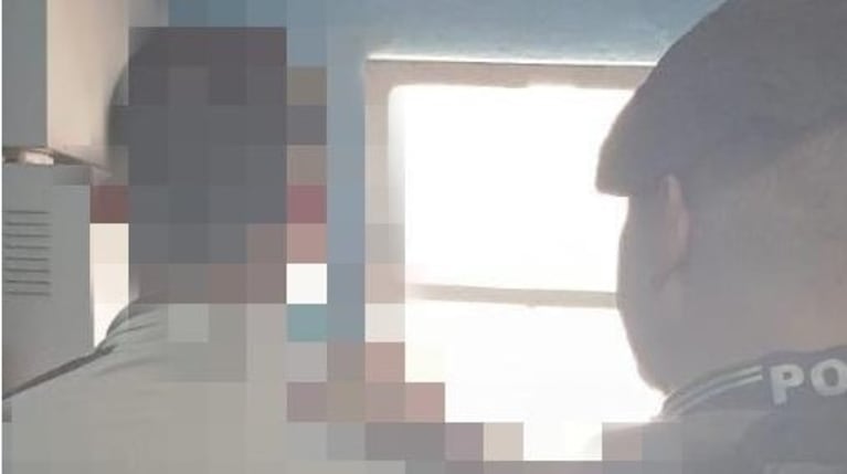 Un detenido en Capilla del Monte por destrozar un auto  con martillo en la calle.