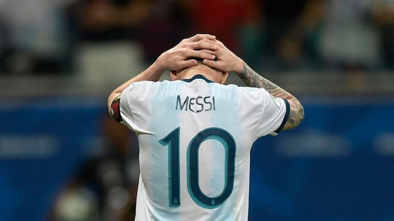 Un dolor de cabeza: Messi volvió a ser desaprovechado en la Selección.