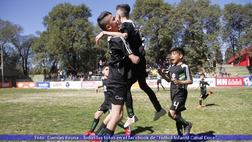 Un domingo lleno de goles y emociones en el torneo de El Doce.