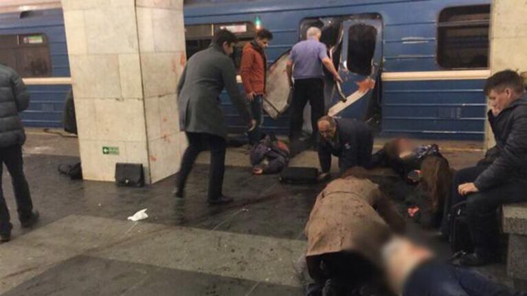 Un espanto: la gente escapó herida del lugar de la detonación.