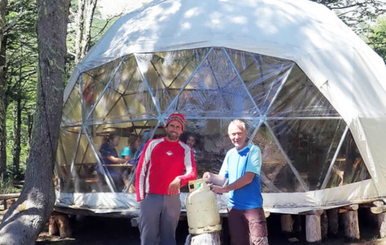 Un esquiador argentino fue de vacaciones a los Alpes y murió al caer 300 metros de la montaña