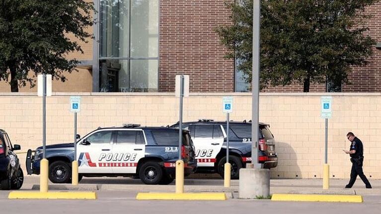 Un estudiante fue asesinado a balazos en una escuela de Texas en el primer día de clases