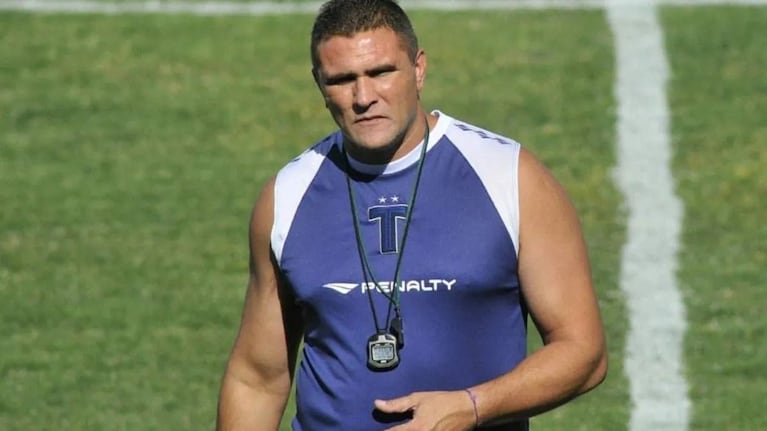 Un exDT de Talleres tuvo un pico de presión en pleno partido, fue internado y después lo echaron