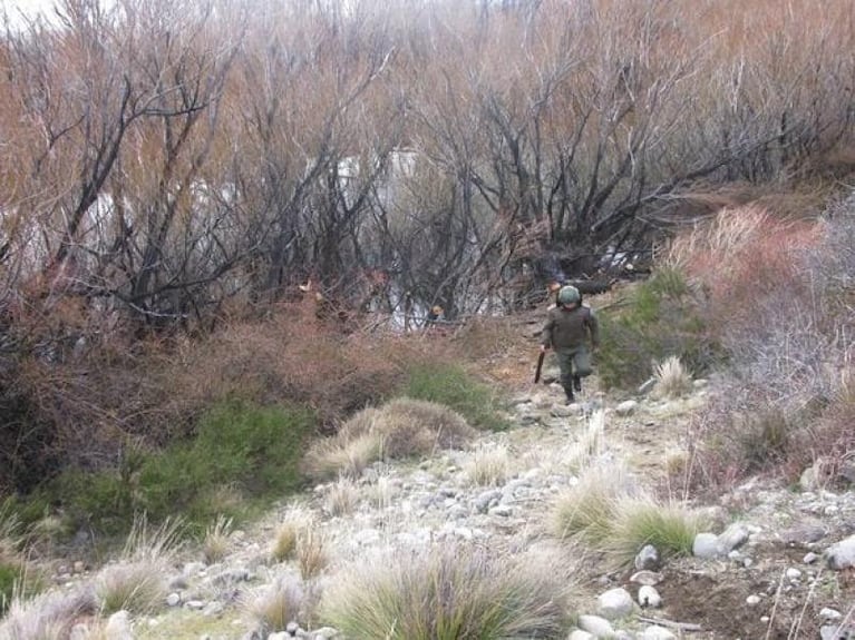 Un gendarme entró armado a la zona ocupada por mapuches