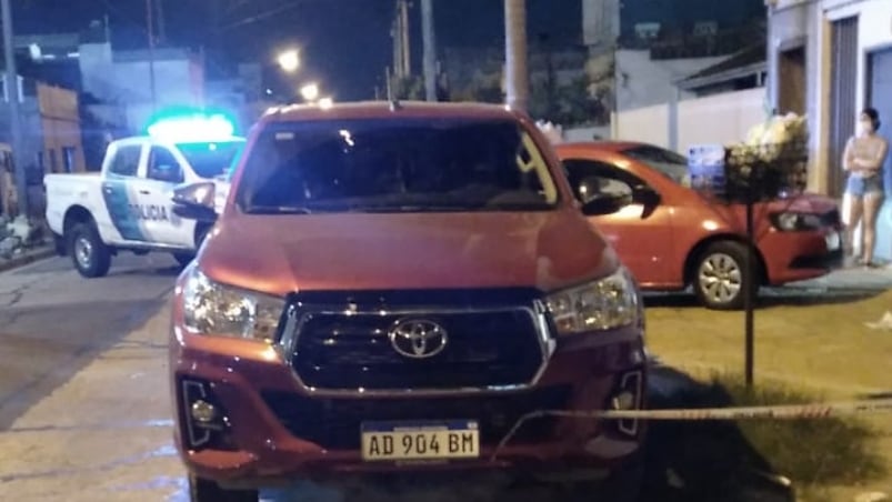 Un gendarme se defendió a tiros de cinco delincuentes.