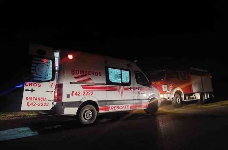 Un GMC Chevette y un camión Mercedes Benz protagonizaron un violento choque frontal en el kilómetro 22. (Foto: gentileza Lujan Hoy)