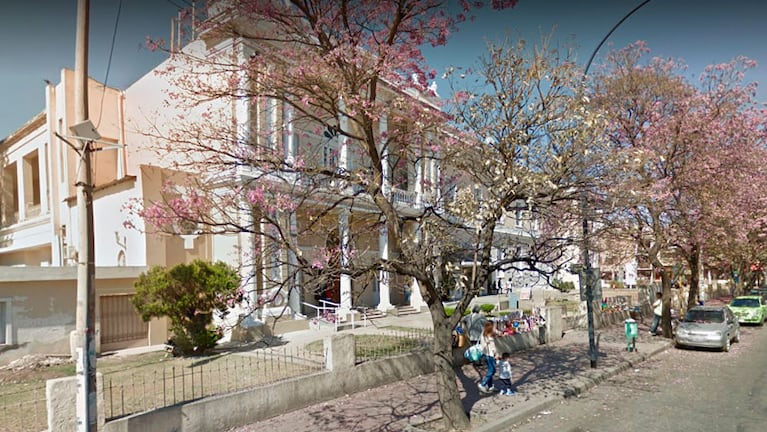 Un gran gesto en la cuadra de la ex Casa Cuna. Foto: captura Google Street View.