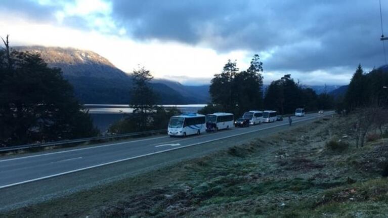 Un grupo de encapuchados cortó la ruta 40 en Villa Mascardi