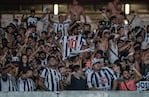 Un grupo de hinchas de Talleres no tenían entradas y saltaron rejas para ingresar al predio.