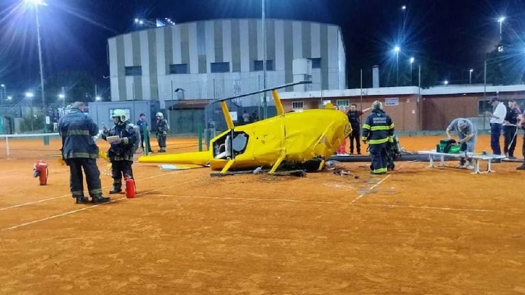 Un helicóptero cayó en una cancha de tenis.