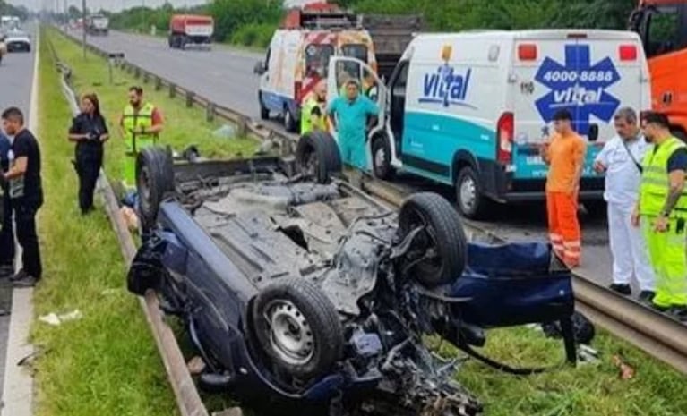 Un hincha de Racing volcó su auto y murió cuando regresaba de la final de la Copa Sudamericana