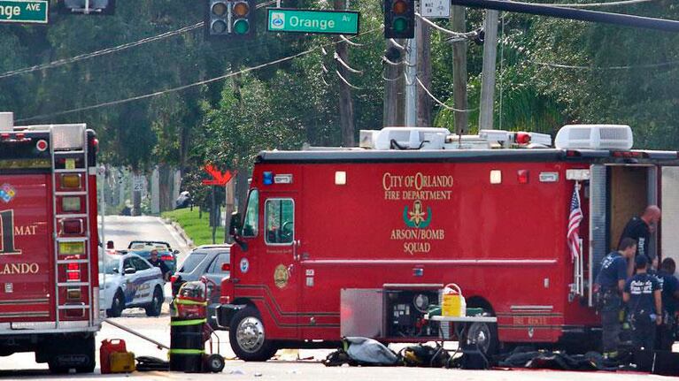 Un hombre entró armado y comenzó a disparar.
