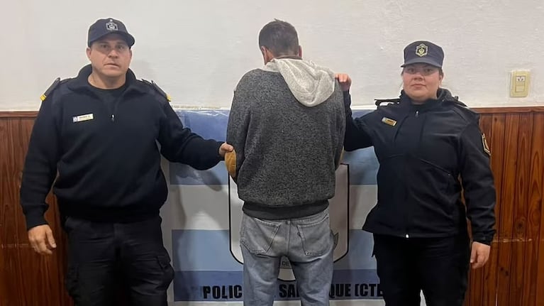 Un hombre es acusado de haber quemado una casa donde murió una adolescente.