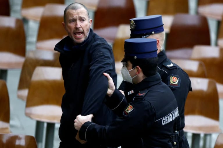 Un hombre interrumpió a los gritos la audiencia del Papa: “Tú no eres el rey”