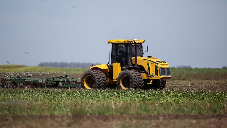 Un hombre murió decapitado tras chocar contra un tractor.