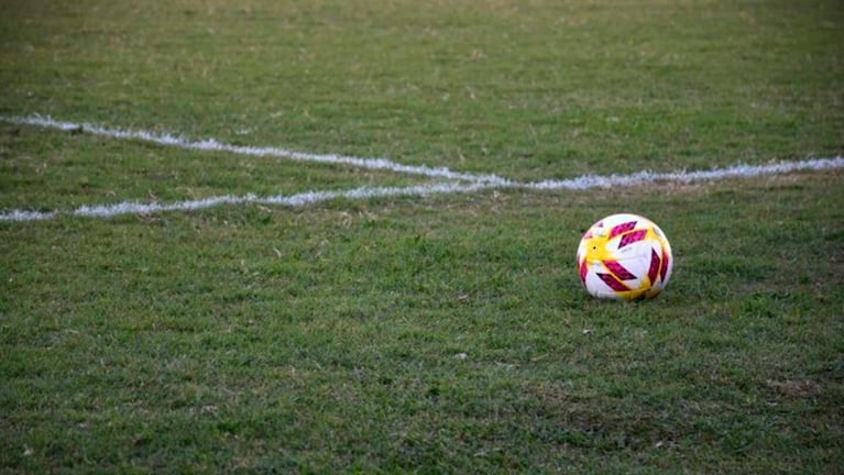 Un hombre murió mientras jugaba fútbol en Córdoba. (Imagen ilustrativa)