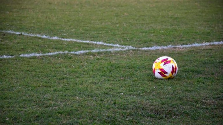 Un hombre murió mientras jugaba fútbol en Córdoba. (Imagen ilustrativa)
