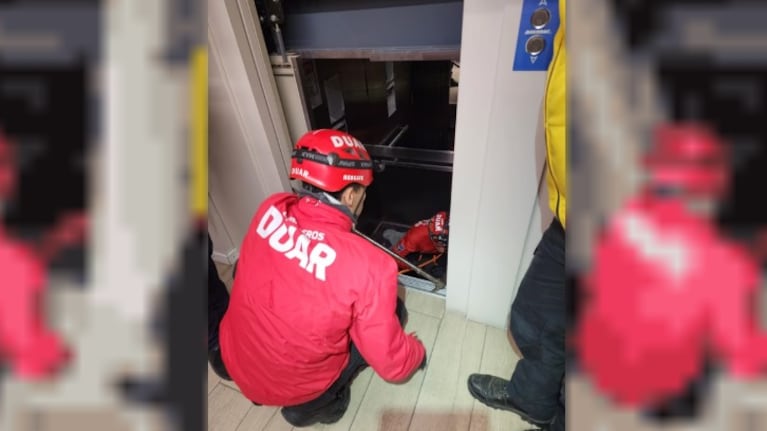 Un hombre murió tras quedar atrapado en un ascensor.