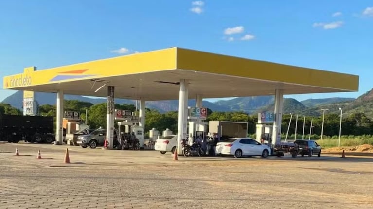 Un hombre olvidó a sus hijas en una estación de servicio en Gasolinera donde quedaron olvidadas niñas de 6 y 10 años en Baixo Guandu. (Foto: gentileza g1).