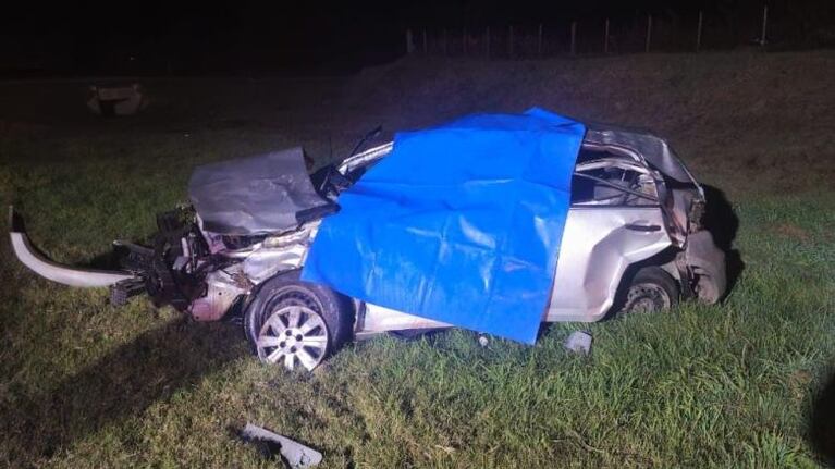 Un hombre que iba con tres personas se despistó, volcó y murió en una ruta de Córdoba
