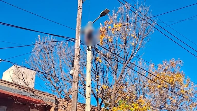 Un hombre se electrocutó y está grave (Foto: Prensa Policía)