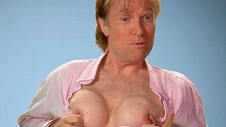 Un hombre se sacó los senos que se implantó por una apuesta