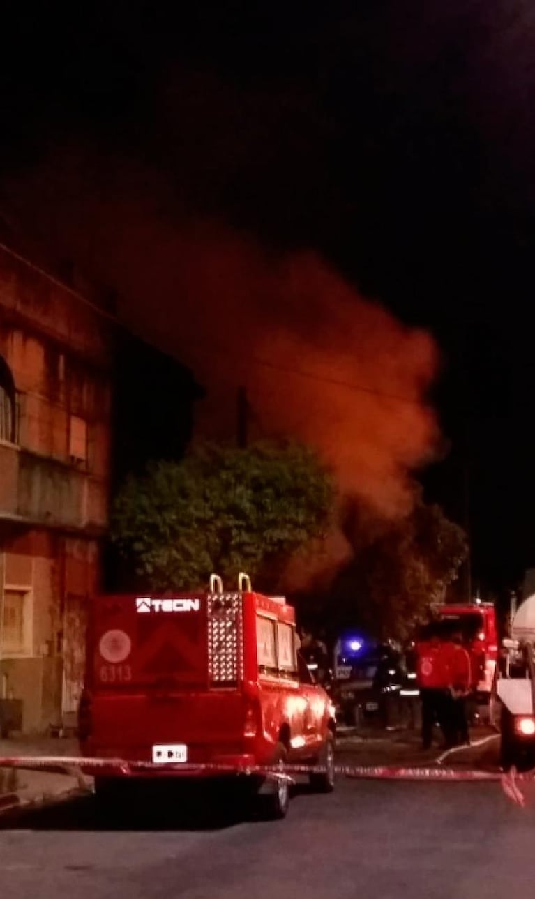 Un incendio destruyó un depósito en barrio San Vicente