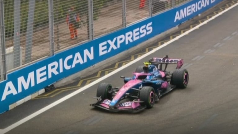 un inicio de jornada complicado en Singapur: abandonó la carrera Sprint en las primeras vueltas.