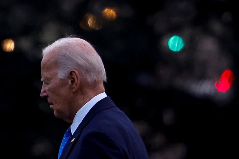 Un insólito informe para dañar políticamente a Biden