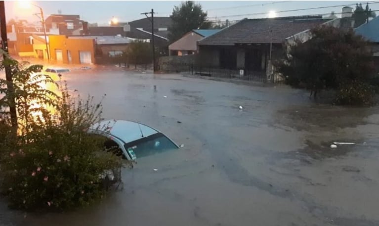 Un intenso temporal azota a Bahía Blanca.