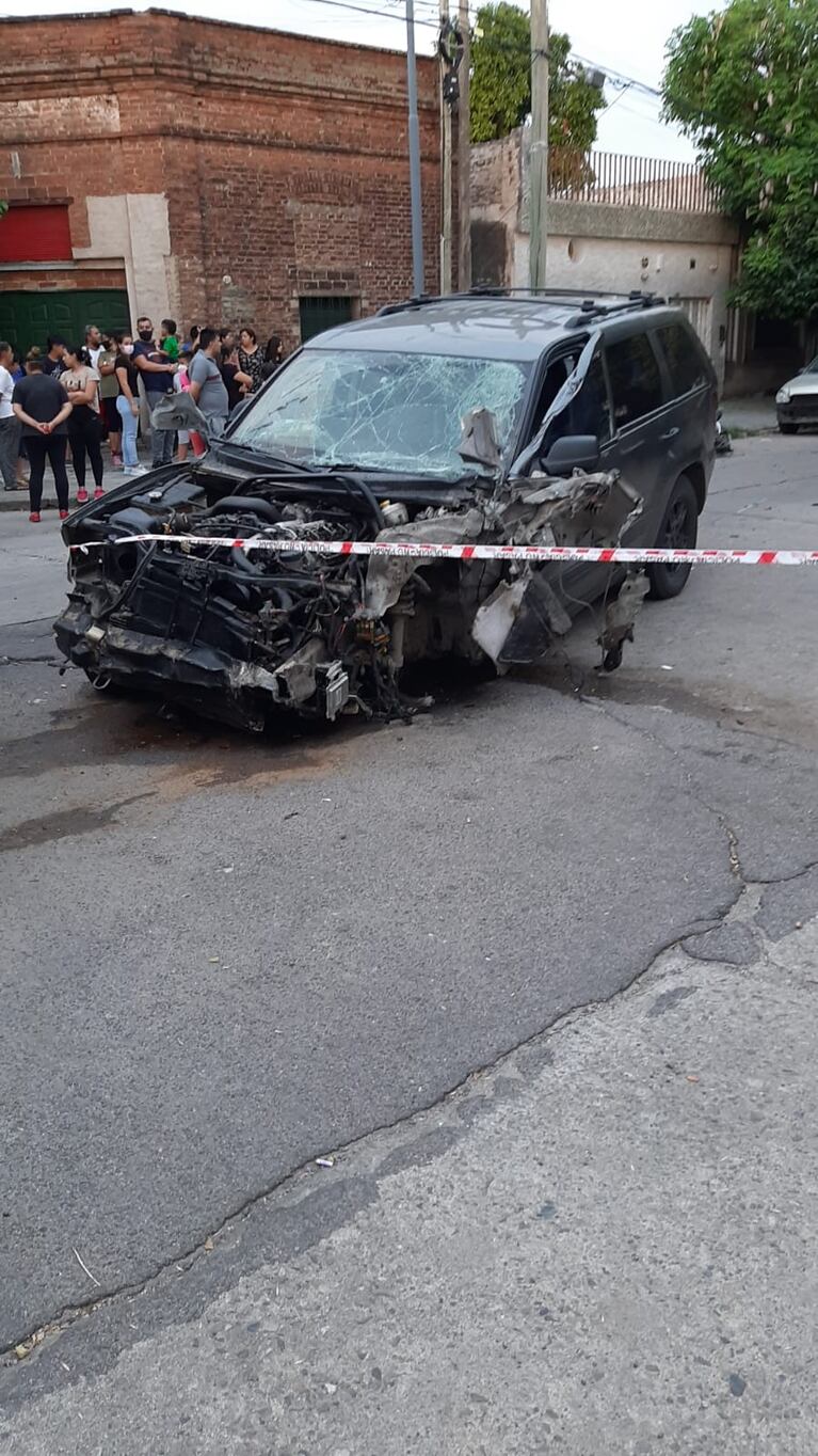 Un joven chocó más de siete autos y mató a un motociclista.