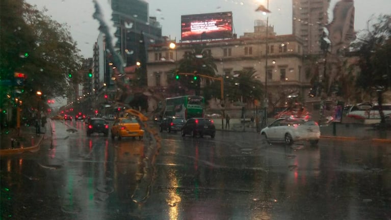 Un jueves lluvioso para recibir a la primavera en Córdoba.