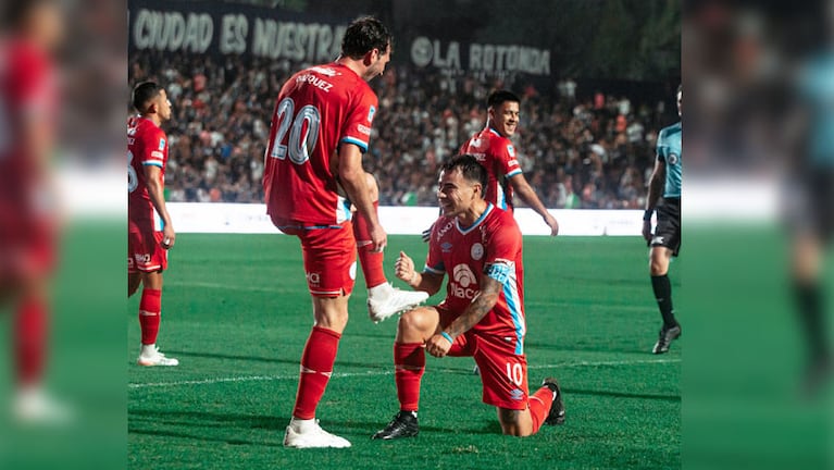 Un jugador de Argentinos Juniors se llama Franco Vázquez y es parecido al Chino Zelarayán.