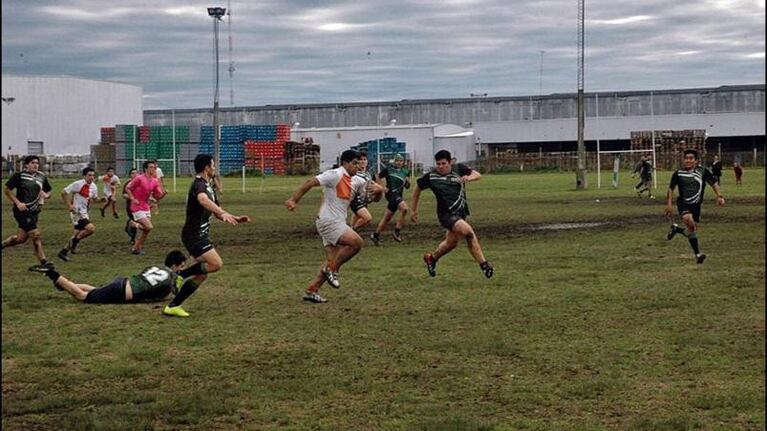 Un jugador de rugby murió tras un golpe en un partido