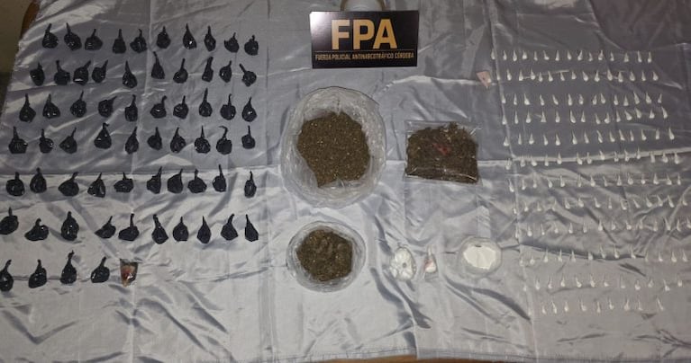 Un “kiosco” de cocaína: cayeron tres hermanos y la novia de uno de ellos por vender droga en Córdoba