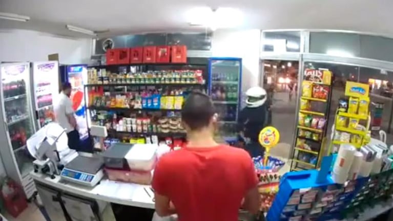 Un ladrón quiso robar un kiosko, se disparó accidentalmente y luego murió