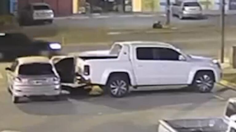 Un ladrón robó la cubierta de una camioneta en 35 segundos.