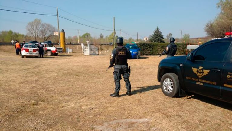 Un llamado anónimo disparó el operativo de la Fuerza Policial Antinarcotráfico.