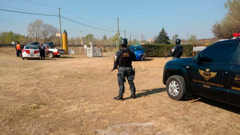 Un llamado anónimo disparó el operativo de la Fuerza Policial Antinarcotráfico.