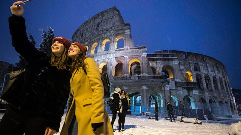 Un manto de nieve cubrió Roma