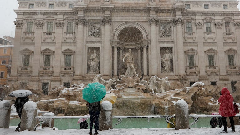 Un manto de nieve cubrió Roma